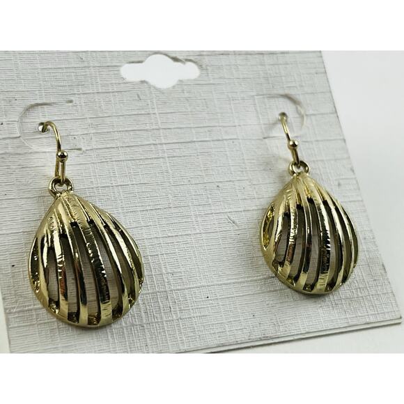 Liz Claiborne Gold Tone Dangle Earrings Open Cutout Seashell Teardrop Pierced NE - Picture 4 of 9